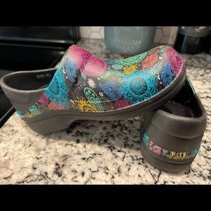 CROCS WOMEN’S NERIA PRO GRAPHIC CLOG